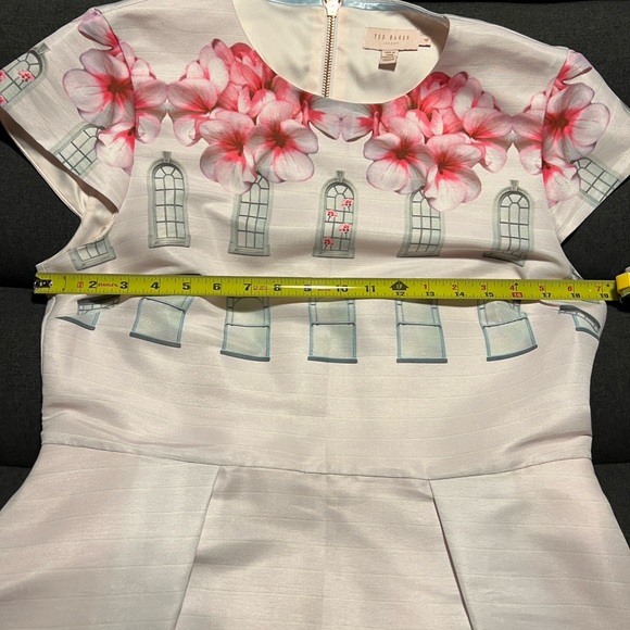 Ted Baker London Deonny Window Box Skater Mini Dress Pink 
TB size4 US size10 - Picture 7 of 7